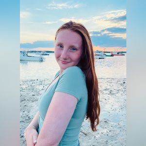 Meet your Posher, Caitlin